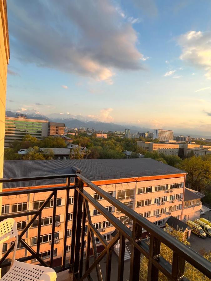 Студия В Центре Города, В «Золотом Квадрате» Almaty Exterior foto