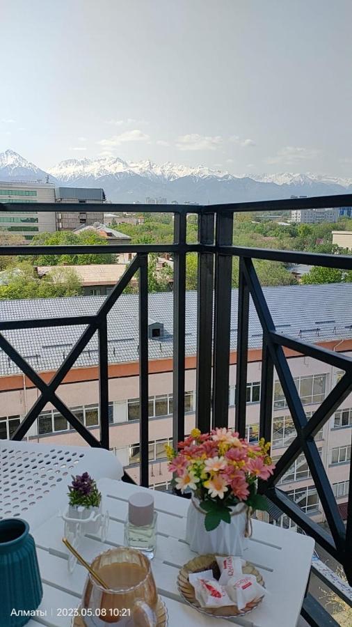 Студия В Центре Города, В «Золотом Квадрате» Almaty Exterior foto
